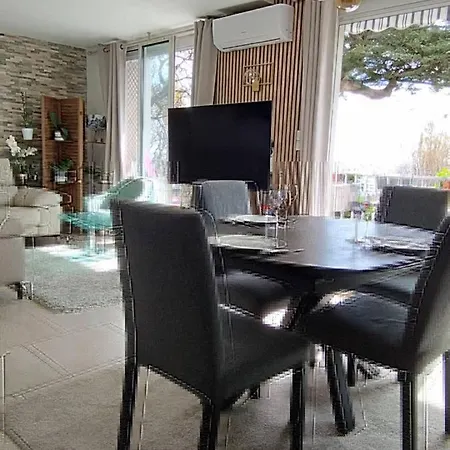 Apartment Location Saisonniere Les Pieds Dans L'eau La Seyne-sur-Mer